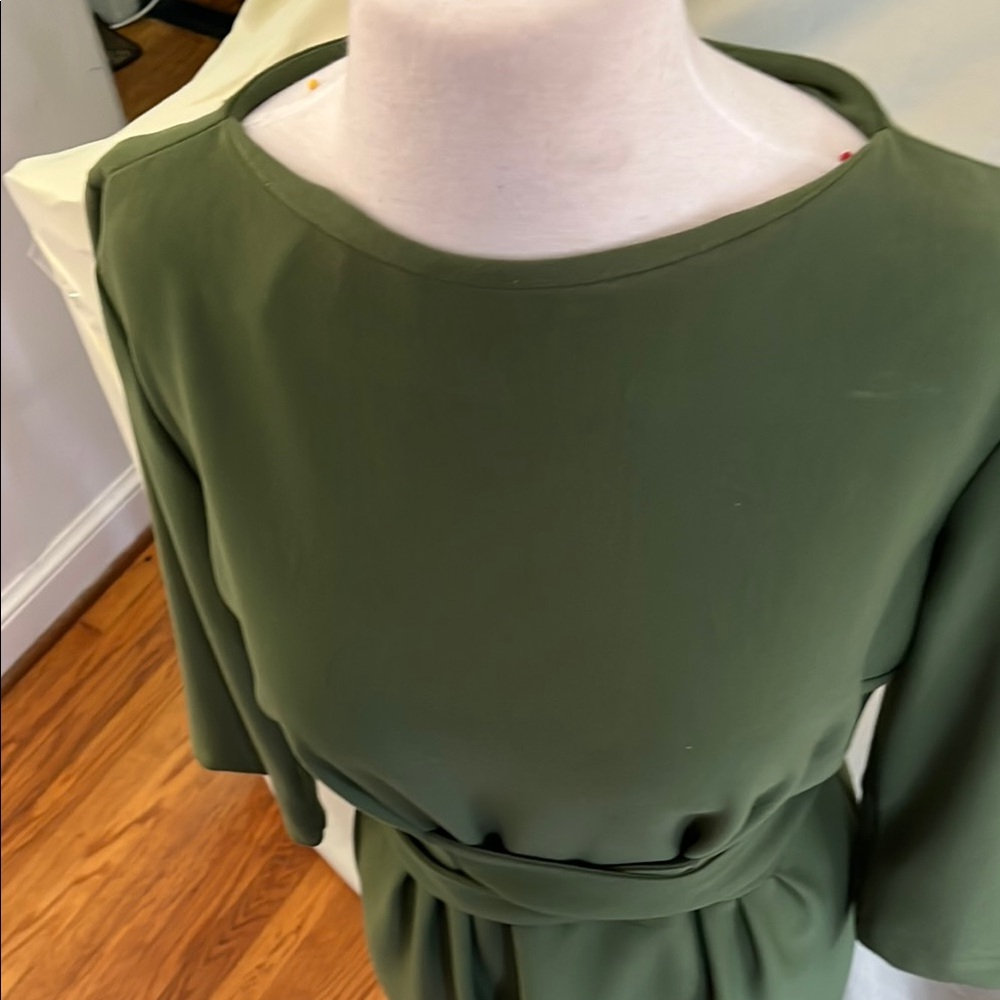 Green Sheath Dress with Bateau Neckline and 3/4 Sleeves - Picture 10 of 10